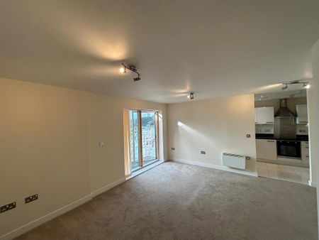 2 bedroom flat to rent - Photo 2