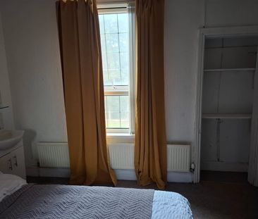 5 Bed Terraced House, Grosvenor Road, CV1 - Photo 2