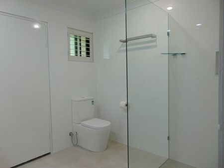 Renovated Lowset 2 Bedroom Unit! - Photo 2