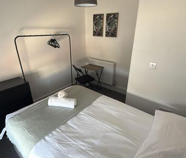 1 bedroom in a house share to rent - Photo 5