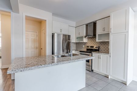 For Lease - 181 Wagner Crescent, Essa, Ontario - Photo 2