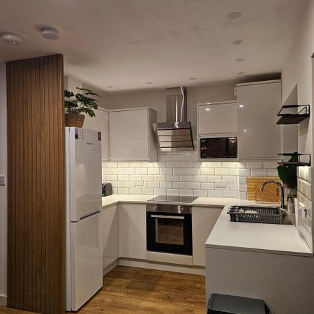 4 bedroom terraced house to rent - Photo 3