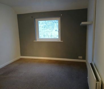 Flat to rent on - Photo 1