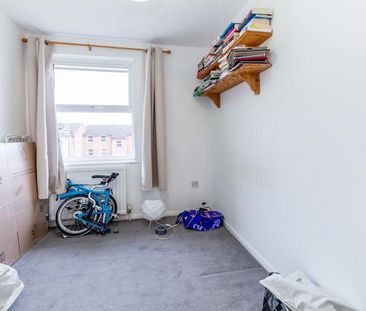 Fantastic two bed located within mins to Camden & Kings Cross - Photo 5