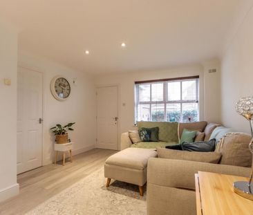 Byewaters, Watford, Hertfordshire, WD18 - Photo 3