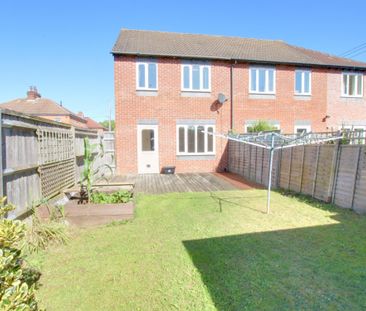Semi-Detached, Waltham Chase, Unfurnished - Photo 5