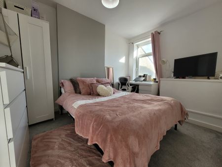 Treharris Street, Roath - Photo 2