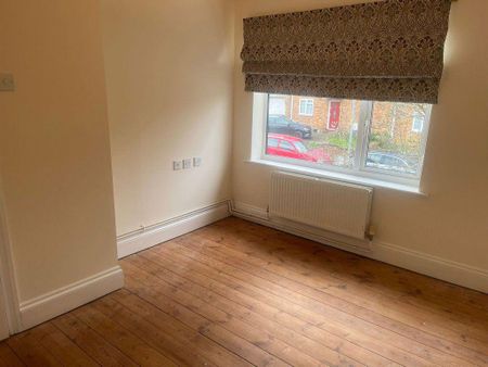 3 bedroom semi-detached house to rent - Photo 5