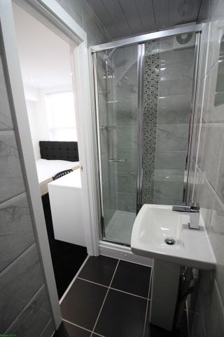 5 bedroom terraced house to rent - Photo 3