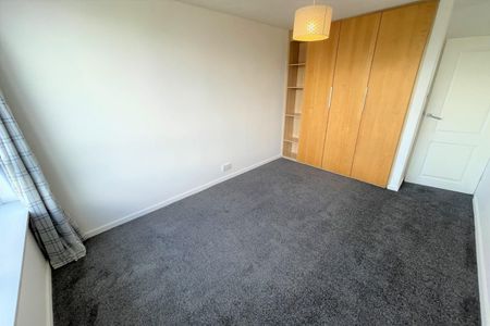 2 bedroom Flat To Let - Photo 5