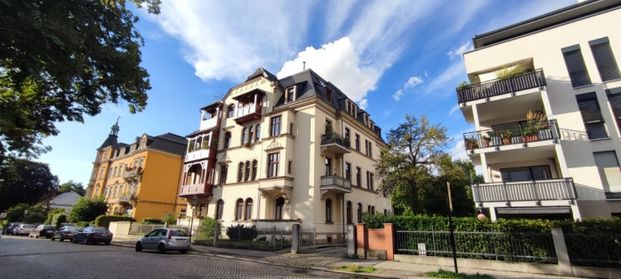 Großzügige 2-Zimmer-Wohnung mit Einbauküche und Balkon in Dresden-Striesen! - Photo 1