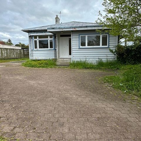 LARGE FAMILY HOME READY TO MOVE IN - Photo 1