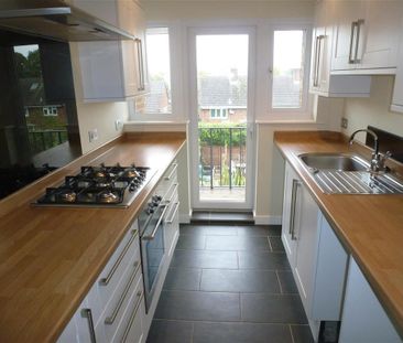 4 bedroom semi-detached house to rent - Photo 1