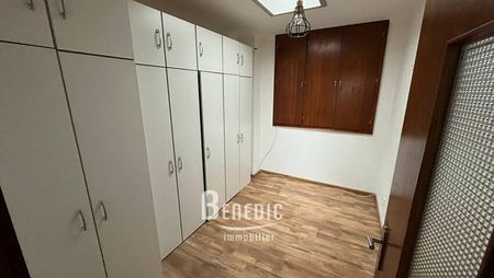 Appartement F3 avec balcon, garage et stationnement - Photo 3