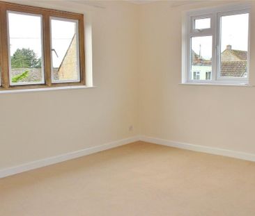 3 bedroom bungalow to rent - Photo 1