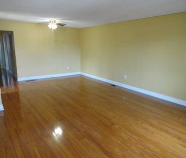 For Lease - 879 Consort Crescent, Mississauga, Ontario - Photo 6