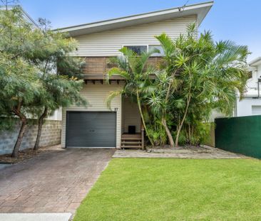 Five Bedroom + Study Fully Furnished Coastal Home � 6 Month Lease a... - Photo 5