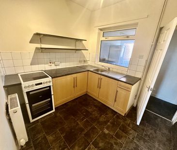 2 bedroom end of terrace house to rent - Photo 4