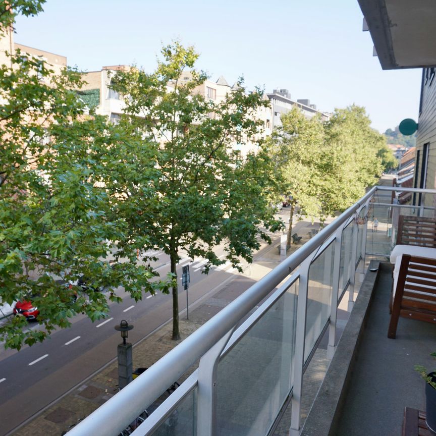 Centraal gelegen appartement met 2 slaapkamers en autostaanplaats. - Photo 1