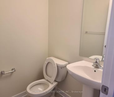 Townhouse For Lease | X8130326 - Photo 6