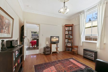 2/12 Hawthorne Parade, Haberfield NSW 2045 - House For Rent | Domain - Photo 3