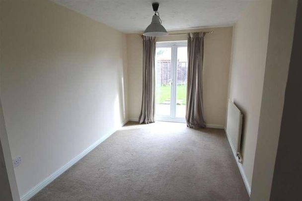 Haywain Close, Abbey Fields, SN25 - Photo 1