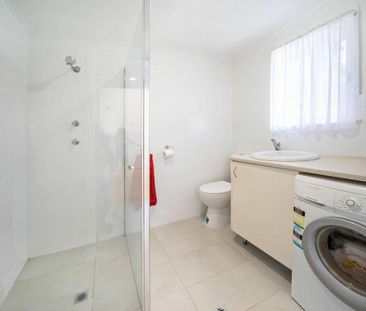 Neat and tidy FOUR bedroom duplex - Photo 6