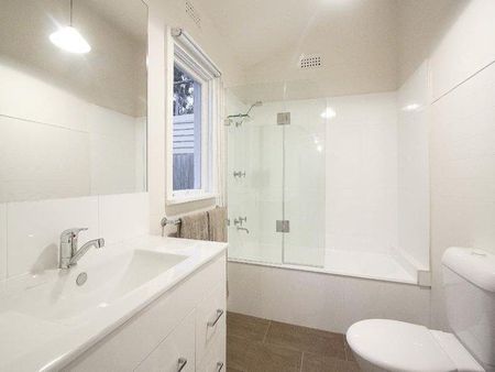 9 Lincoln Avenue, Oakleigh VIC 3166 - House For Rent | Domain - Photo 3