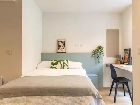 Silver Townhouse - Photo 2