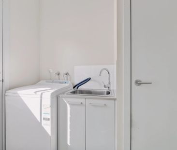 10 Binalong Avenue, Melbourne - Photo 4