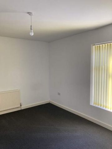 Two Bedroom, Windmill Terrace, St Thomas, Swansea. - Photo 2