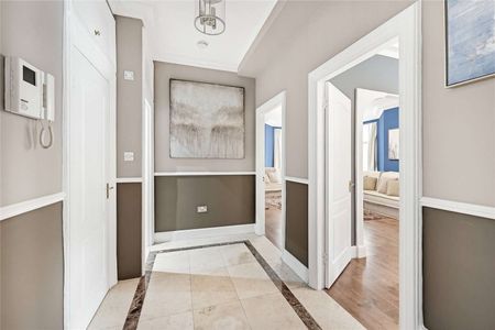 Spacious three-bedroom apartment in the heart of Marylebone. - Photo 2