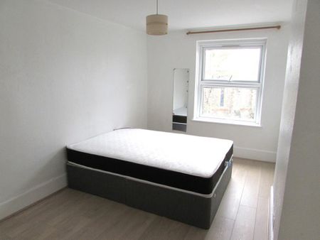 3 bedroom flat to rent - Photo 5