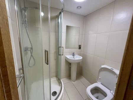 1 bedroom in a house share to rent - Photo 5