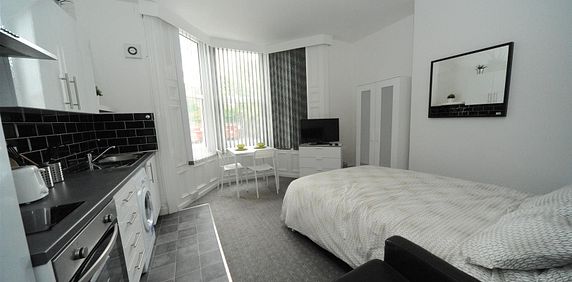 United Kingdom, 23-25 The Crescent, TS5 6SG, Middlesbrough - Photo 2