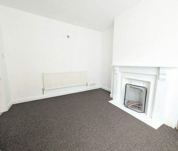 Terraced House to rent on - Photo 1