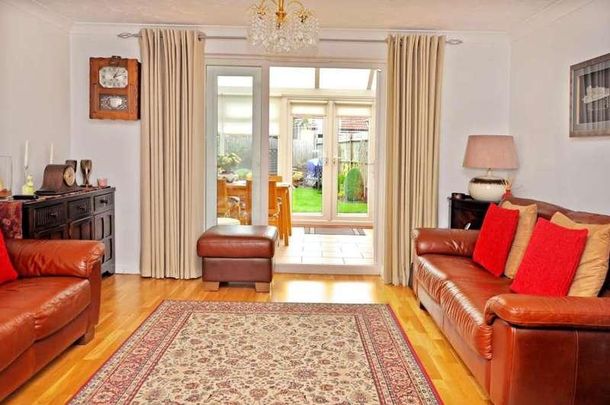 Bowmont Water, Didcot, OX11 - Photo 1