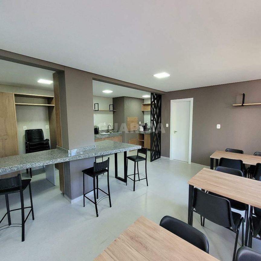 Apartamento com 2 dormitórios, 1 suíte e 2 vagas de garagem no bairro Petrópolis - COD: 18221 - Photo 1