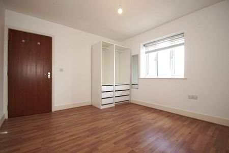 2 bed Apartment for rent - Photo 2