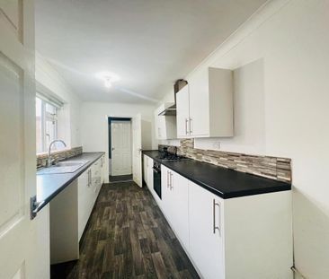 3 bedroom terraced house to rent - Photo 6