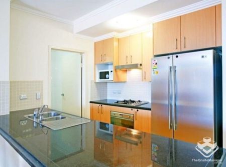 Two bedroom apartment with timber floor - Photo 3