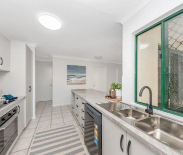 Tropical Oasis in Prime location! - Photo 5