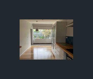 Renovated Retreat with Private Gardens in Central Location. - Photo 4