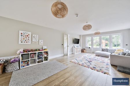 4 bedroom detached house to rent - Photo 3