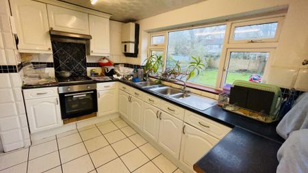 House share to rent - Photo 2