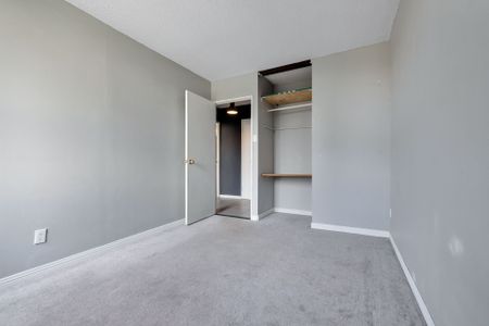 For Lease - 2000 Jasmine Crescent Unit# 412, Beacon Hill North - South and Area, Ontario - Photo 2