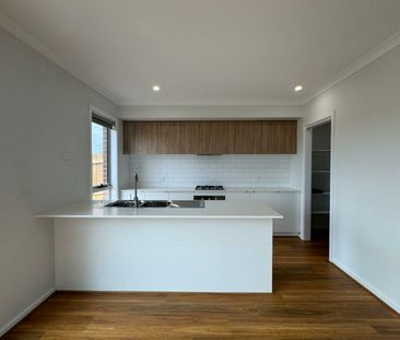 10 Buttercup Crescent, Armstrong Creek VIC 3217 - House For Rent | ... - Photo 6