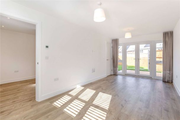 Contemporary family home in desirable village location - Photo 1