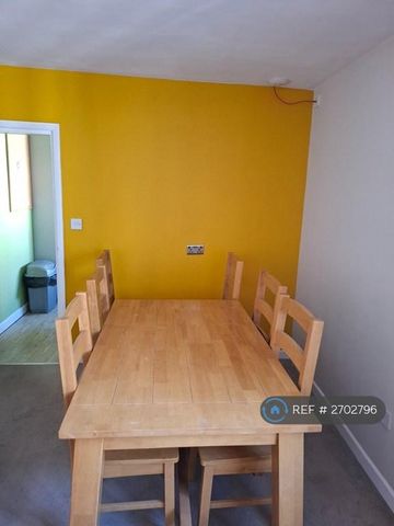 1 bedroom in a house share to rent - Photo 3