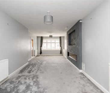 5 bedroom semi-detached house to rent - Photo 3